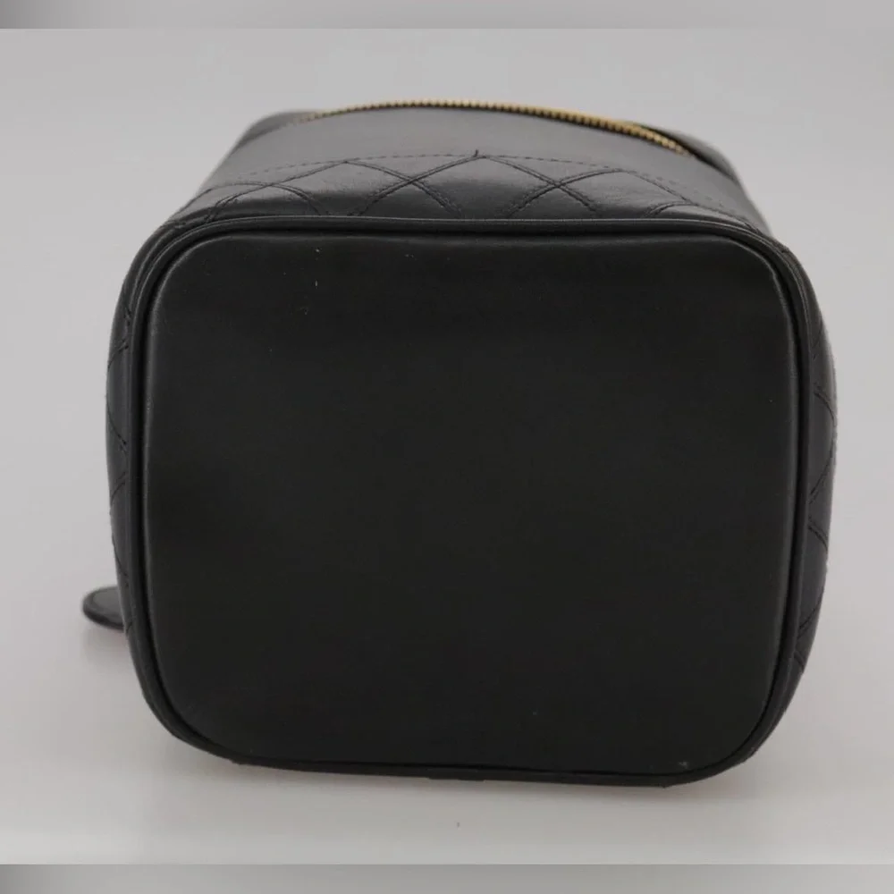 CHANEL CC Logo Grained Calfskin Cosmetics Vanity Hand Bag - Picture 6 of 16